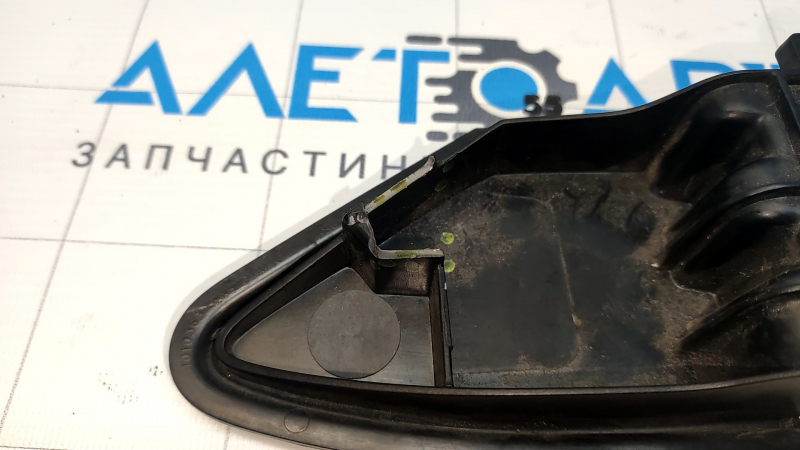Отражатель правый Tesla Model S 12-20 царапины, сломана направляйка