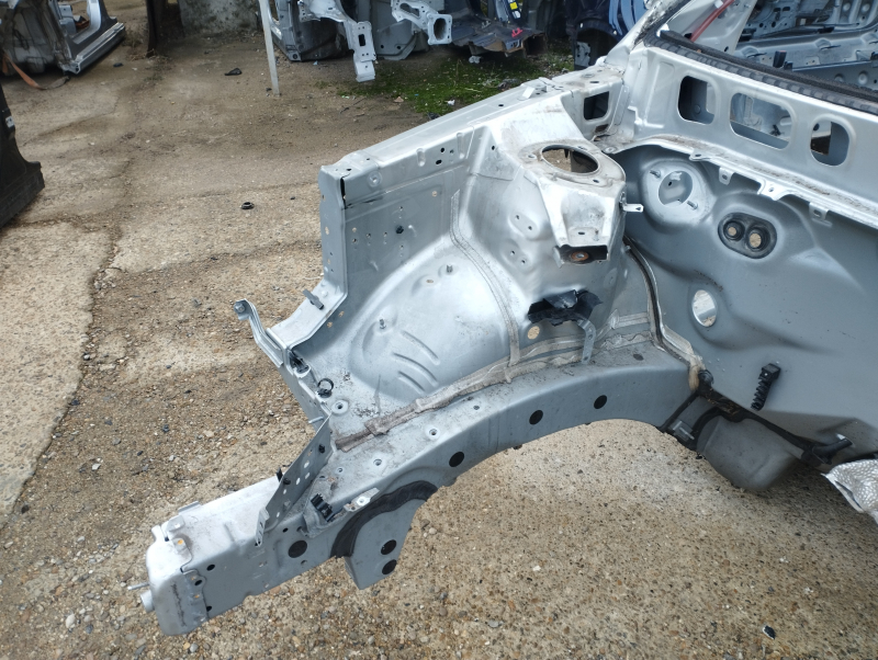Передняя правая часть кузова Lexus RX350, серебряный цвет, без повреждений