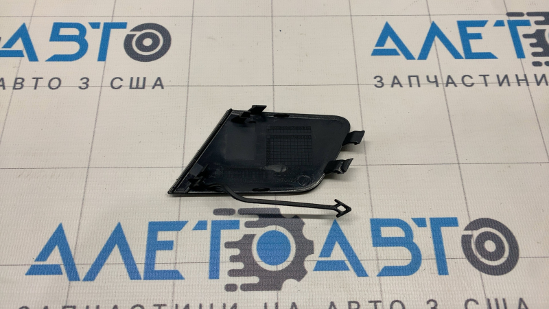 Заглушка буксировочного крюка переднего бампера Audi A4 B9 20-25