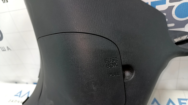 Накладка передней стойки левая нижняя Mazda CX-9 16-23 черная, царапины, потертости