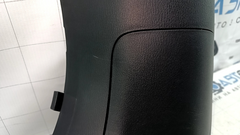 Накладка передней стойки левая нижняя Mazda CX-9 16-23 черная, царапины, потертости