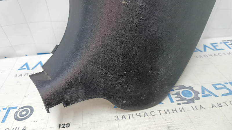 Накладка передней стойки нижняя левая Mazda CX-7 06-12 черная, царапины, затерта