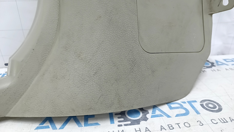 Накладка передней стойки нижняя левая Infiniti FX35 FX45 03-05 серая, царапины, затерта