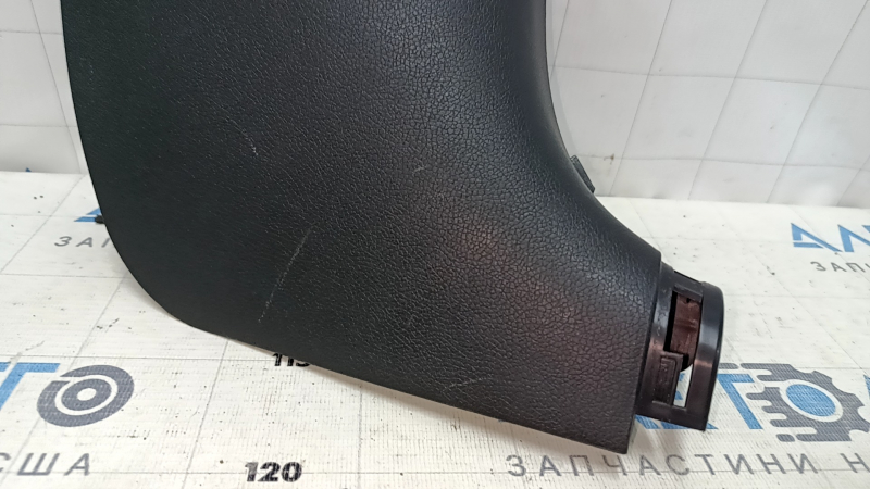Накладка передней стойки нижняя правая Hyundai Elantra UD 11-16 черная, царапины
