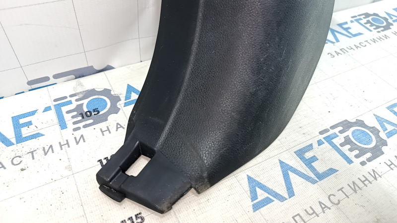 Накладка передней стойки левая нижняя Subaru Impreza 17-23 GK черная, царапины, потертости