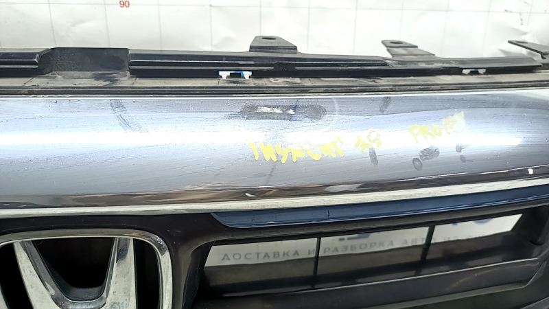 Решетка радиатора grill Honda Insight 19-22 в сборе с эмблемой, песок, трещина в креплении