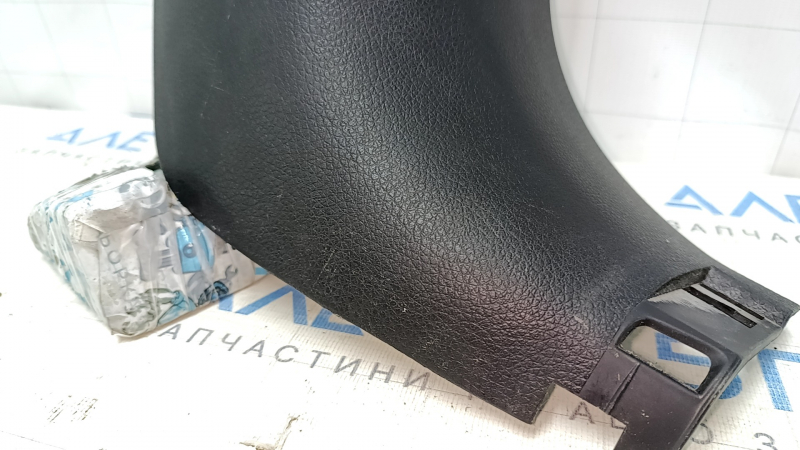 Накладка передней стойки нижняя правая Nissan Sentra 13-19 черная, царапины