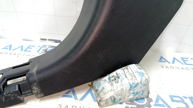 Накладка передней стойки нижняя левая Nissan Murano z52 15-24 черная, потерта, царапины