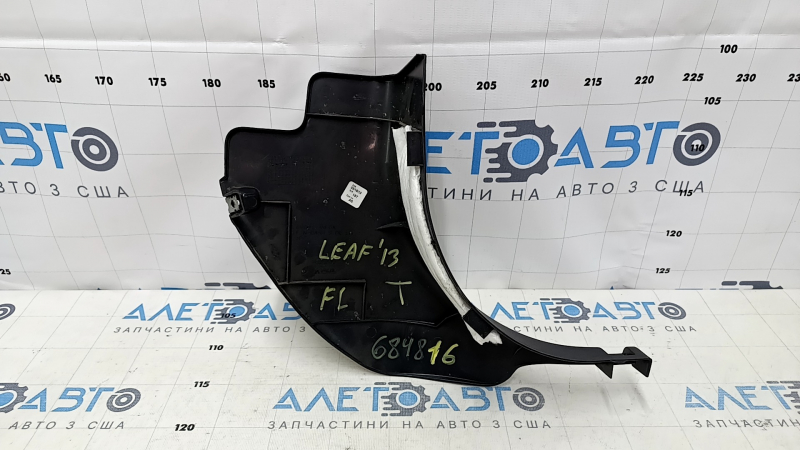 Накладка передней стойки нижняя левая Nissan Leaf 13-17 черная, царапины