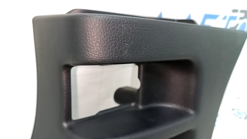 Накладка передней стойки нижняя левая Honda CRV 17-22 черная, царапины