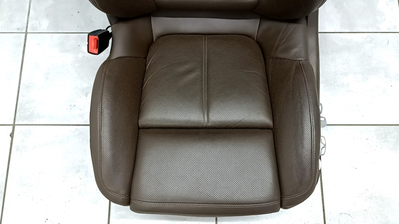 Водительское сидение Porsche Macan 17-18 с airbag, электрическое, подогрев, вентиляция, коричневая кожа, царапины