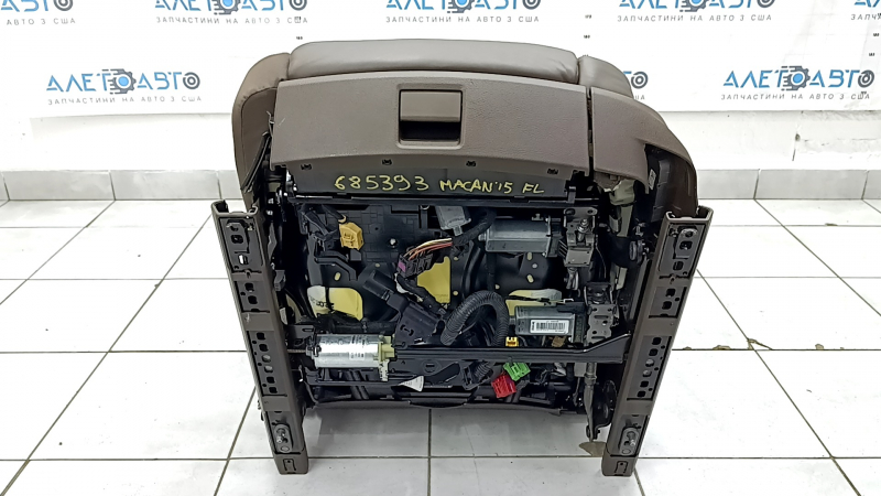 Водительское сидение Porsche Macan 17-18 с airbag, электрическое, подогрев, вентиляция, коричневая кожа, царапины