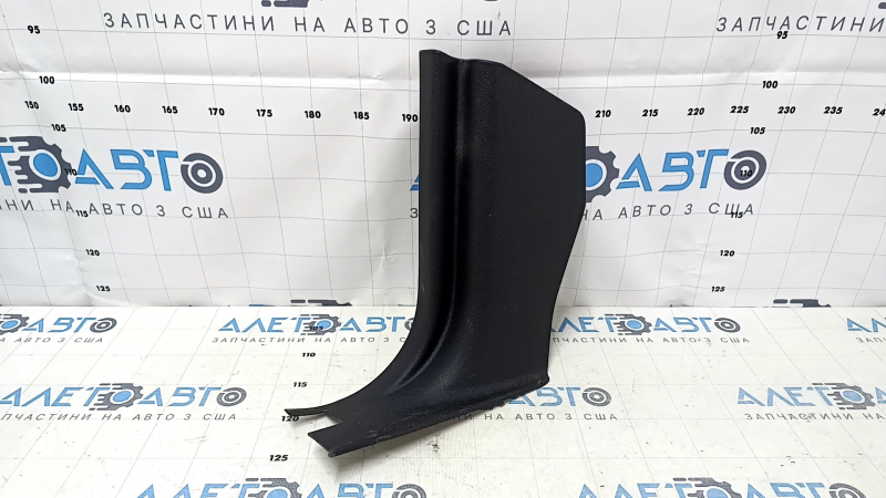 Накладка передней стойки нижняя левая Dodge Grand Caravan 11-20 черная, потерта, царапины