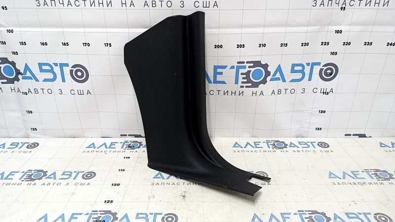 Накладка передней стойки нижняя правая Dodge Grand Caravan 11-20 черная, потерта, царапины