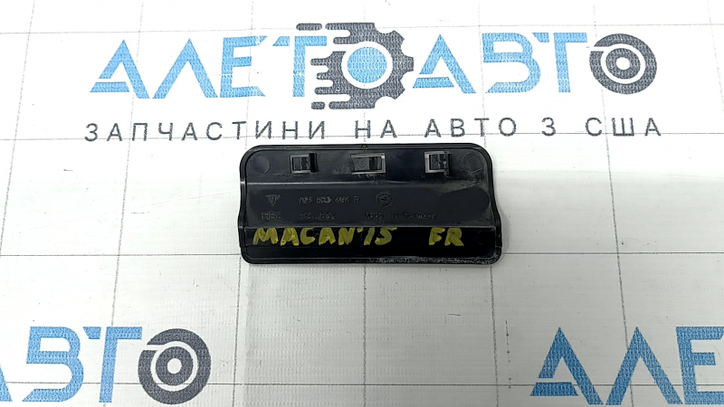 Направляющая накладка капота правая Porsche Macan 15-18