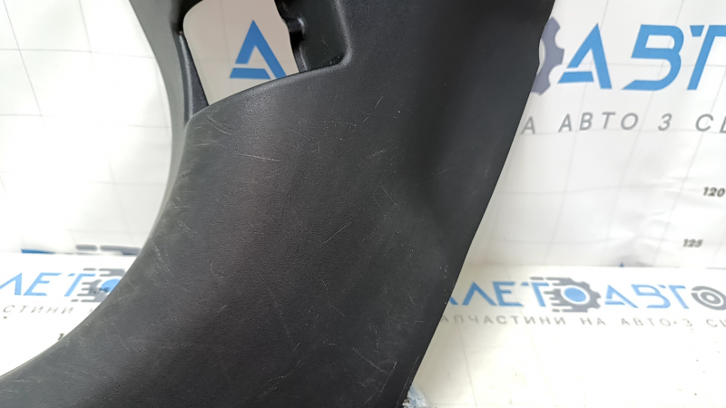Накладка передней стойки нижняя левая Mitsubishi Outlander 14-22 черная, затерта, царапины