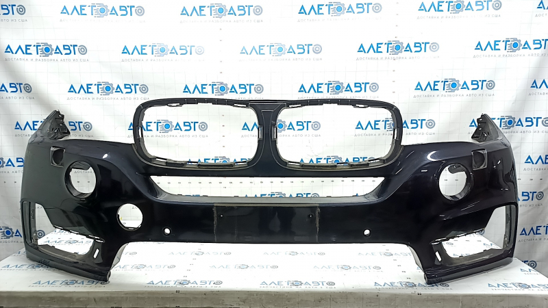 Бампер передний голый BMW X5 F15 14-18 под 2 парктроника, омыватели фар, черный, царапины, надлом крепления