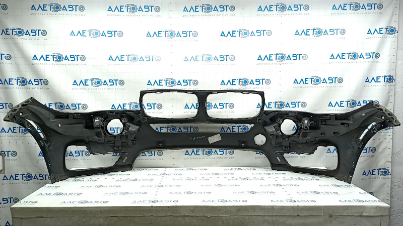 Бампер передний голый BMW X5 F15 14-18 под 2 парктроника, омыватели фар, черный, царапины, надлом крепления