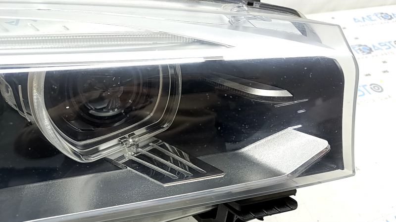Фара передняя правая в сборе BMW X5 F15 14-18 ксенон с креплениями, песок