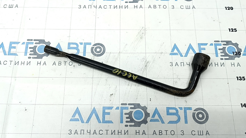 Ключ балонный гаечный Honda Accord 18-22 ржавый
