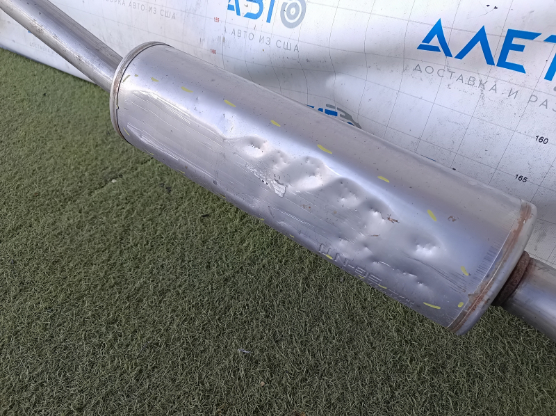 Задняя часть выпускной системы Honda Accord 2018-2022, visible imperfections on muffler.