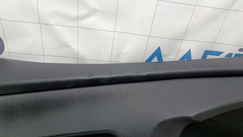 Обшивка двери карточка передняя левая Toyota Prius 50 Prime 17-22 кожа черная, потерта, под чистку, вмятины, царапины