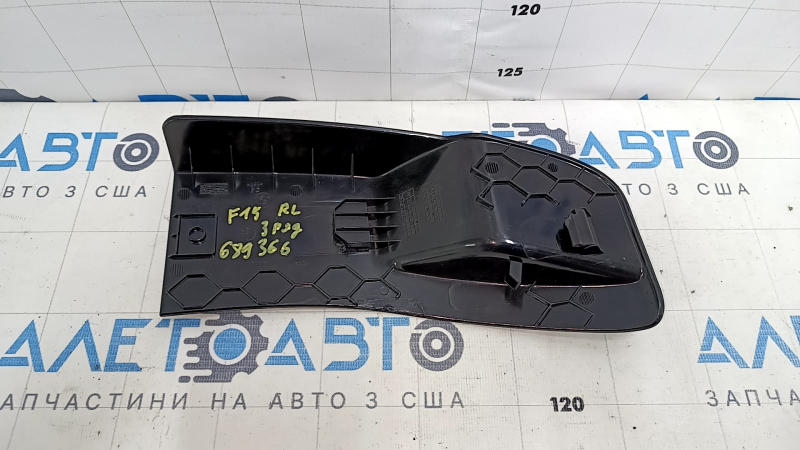 Накладка заднего сидения 3 ряд левая BMW X5 F15 14-18 царапины