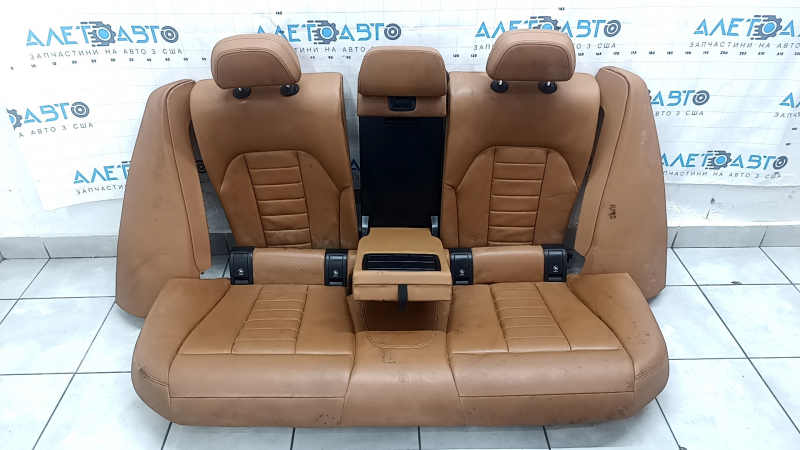 Вид на задний ряд сидений BMW 3 G20 2019-2021, кожа COGNAC с потёртостями