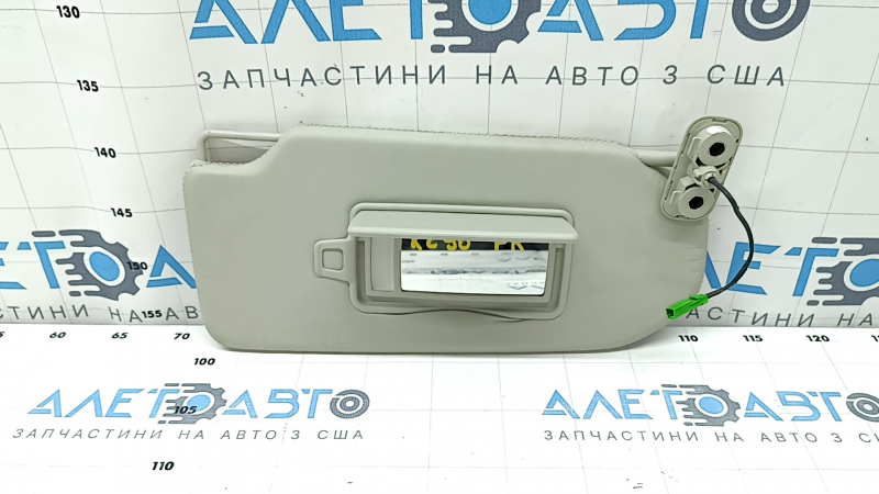 Козырек правый для Volvo XC90 2016-2026, серая кожа, вид с близкого расстояния.