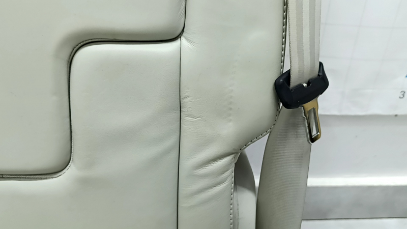 Заднее сидение центральное Volvo XC90 16-22 кожа серая гладкая под 3 ряда, под химчистку, вмятины