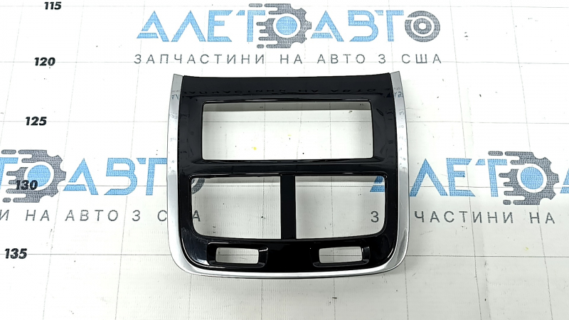 Накладка центральной консоли задняя Volvo XC90 16-25 тип 1, черный глянец, царапины