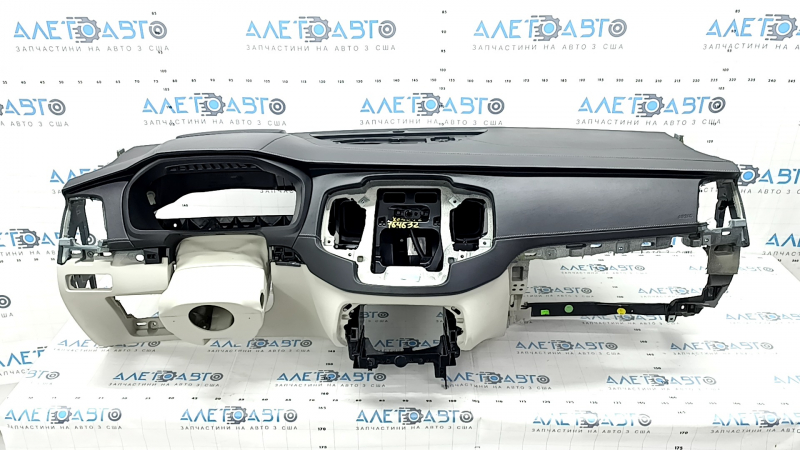 Торпедо передняя панель без AIRBAG Volvo XC90 17-25 тип 1 под проекцию, кожа черная с серым, серая строчка, вмятины