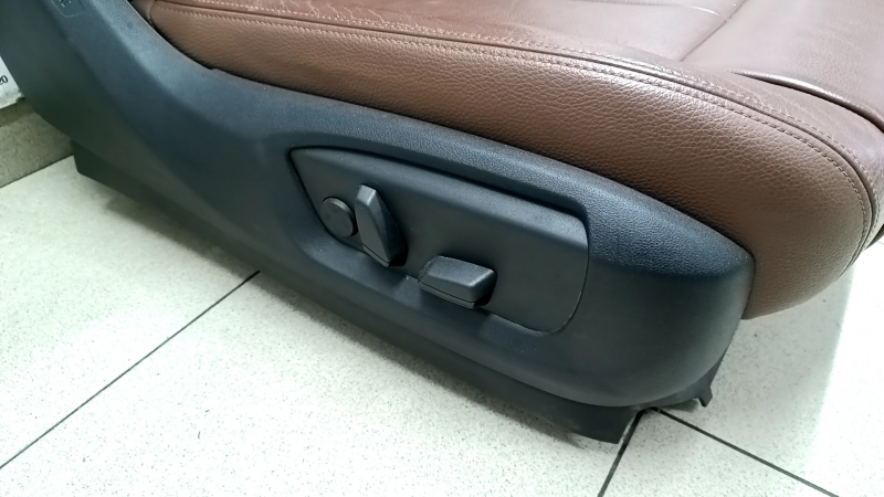 Пассажирское сидение BMW X5 F15 14-14 с airbag, электро, BASE, кожа коричневая TERRA, царапины