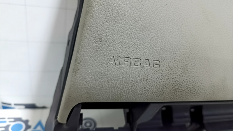 Накладка колени водителя Cadillac ATS 13- серая, царапины, под хим чистку