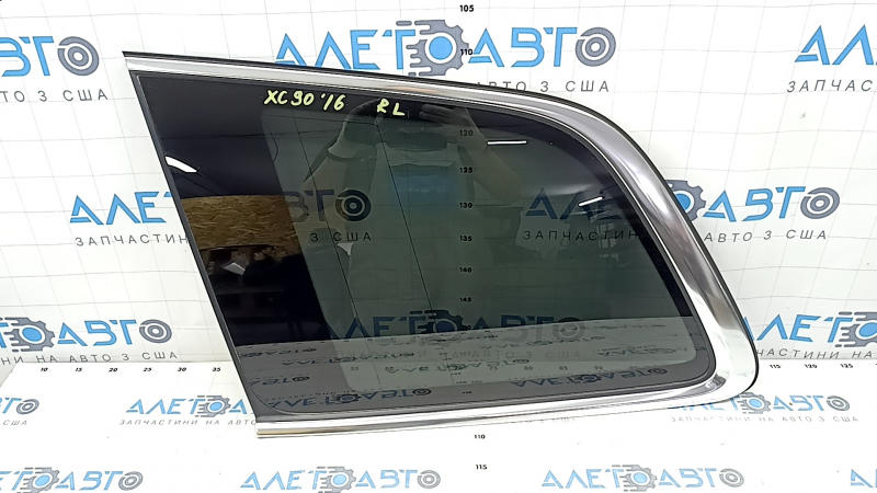 Боковая форточка для Volvo XC90 2016-2026; вид с маркировкой.