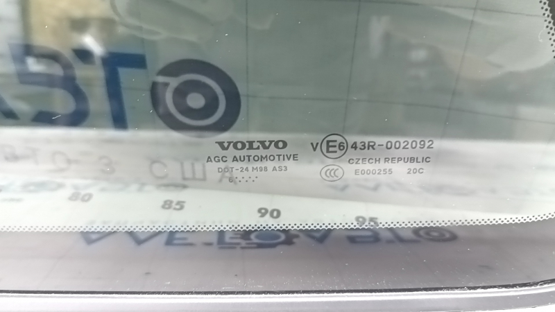 Фото детали подключения; крепеж от форточки Volvo XC90.