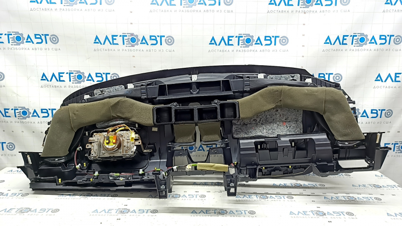 Деталь торпедо от Toyota Camry V55 с ржавым пиропатроном
