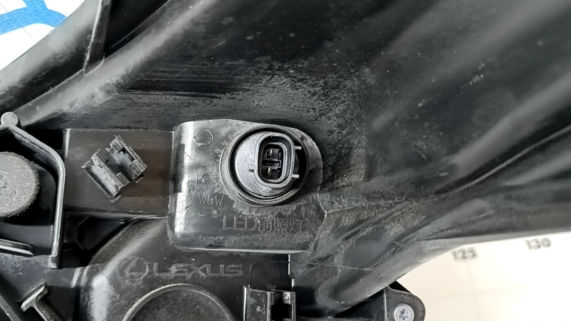 Фара передняя правая в сборе Lexus RX350 RX450h 20-22 LED 1 линза, надломан корпус, царапины