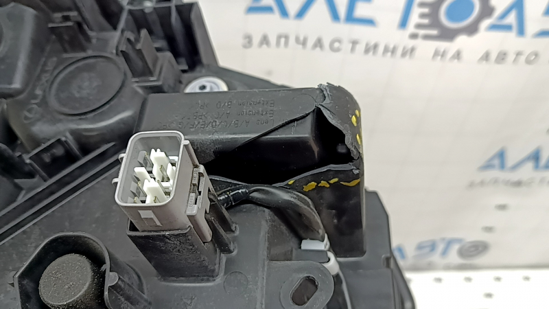 Фара передняя правая в сборе Lexus RX350 RX450h 20-22 LED 1 линза, надломан корпус, царапины