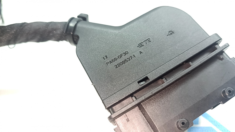 Фишка на проводку двери передняя левая Volvo XC90 16-22 16 пинов