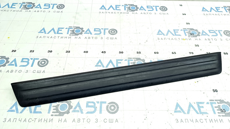 Накладка порога передняя правая внешняя Toyota Camry v55 15-15 usa черная, тип 2, потерта