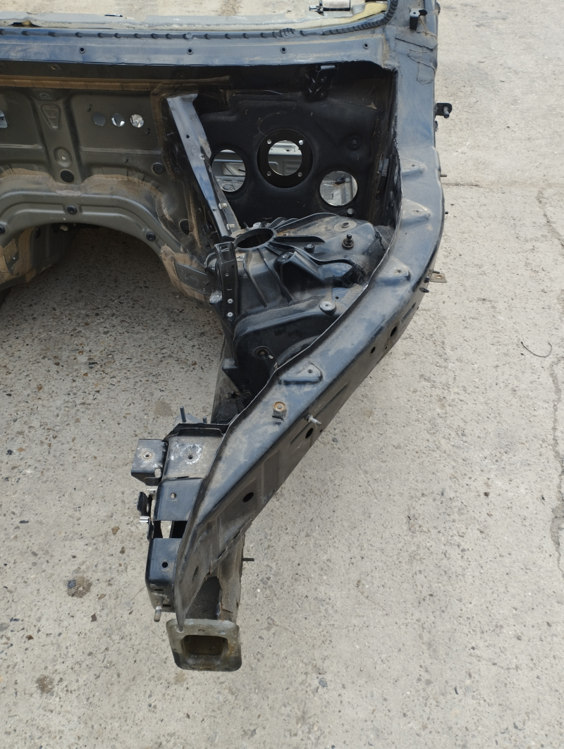 Четверть передняя левая BMW X5 F15 14-18 на кузове, черная