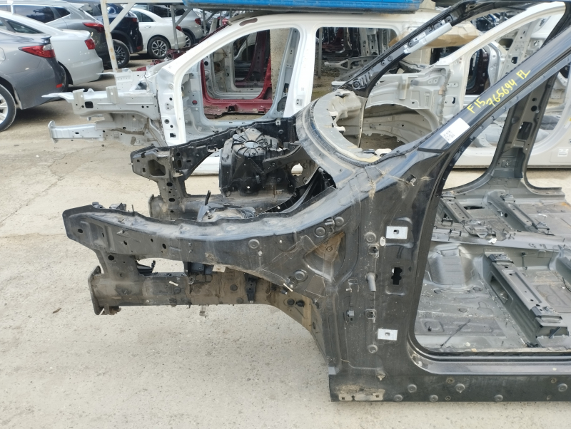 Четверть передняя левая BMW X5 F15 14-18 на кузове, черная