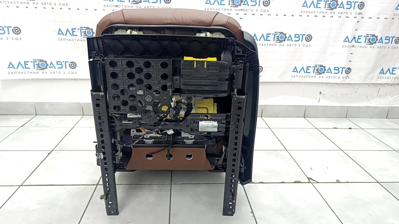 Водительское сидение BMW X5 F15 14-14 без airbag, электро, память, BASE, кожа коричневая TERRA, потертость, потрескана