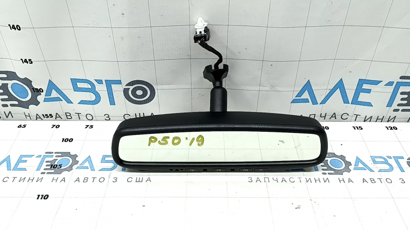 Зеркало заднего вида Toyota Prius 50 для 2016-2022 годов, крупный план разъёма.