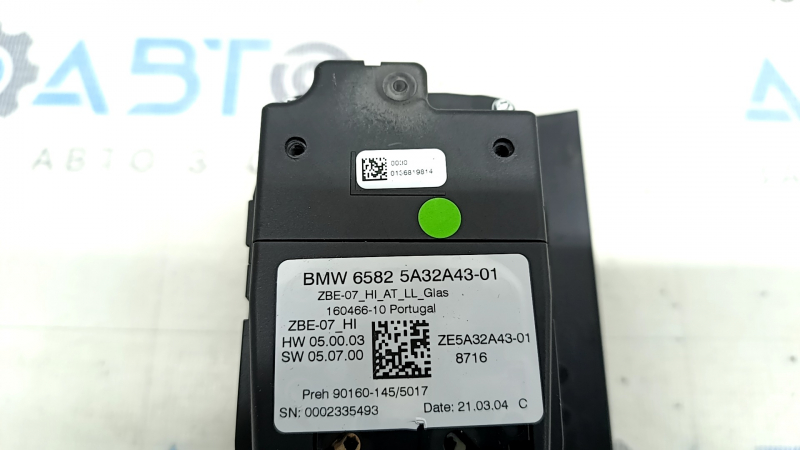 Деталь управления мультимедиа для BMW X5 G05 2019-2023, функциональные кнопки сохранили работоспособность.