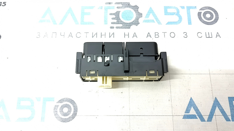 Кнопка TRACK OFF Toyota Prius 50 16-22 под парктроники