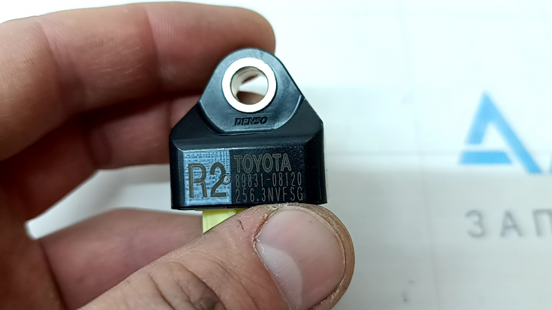 Датчик подушки безопасности задний правый Toyota Sienna 21-26