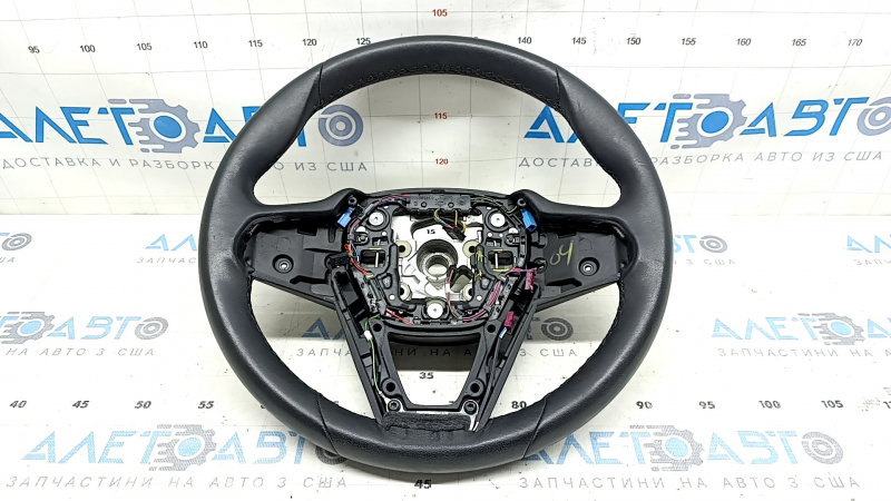 Рулевое колесо для BMW X5 G05 2019–2026 с незначительными потертостями и царапинами.