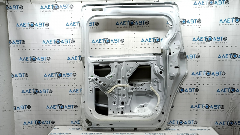 Дверь голая задняя правая Toyota Sienna 21-26 алюминий, белый 089